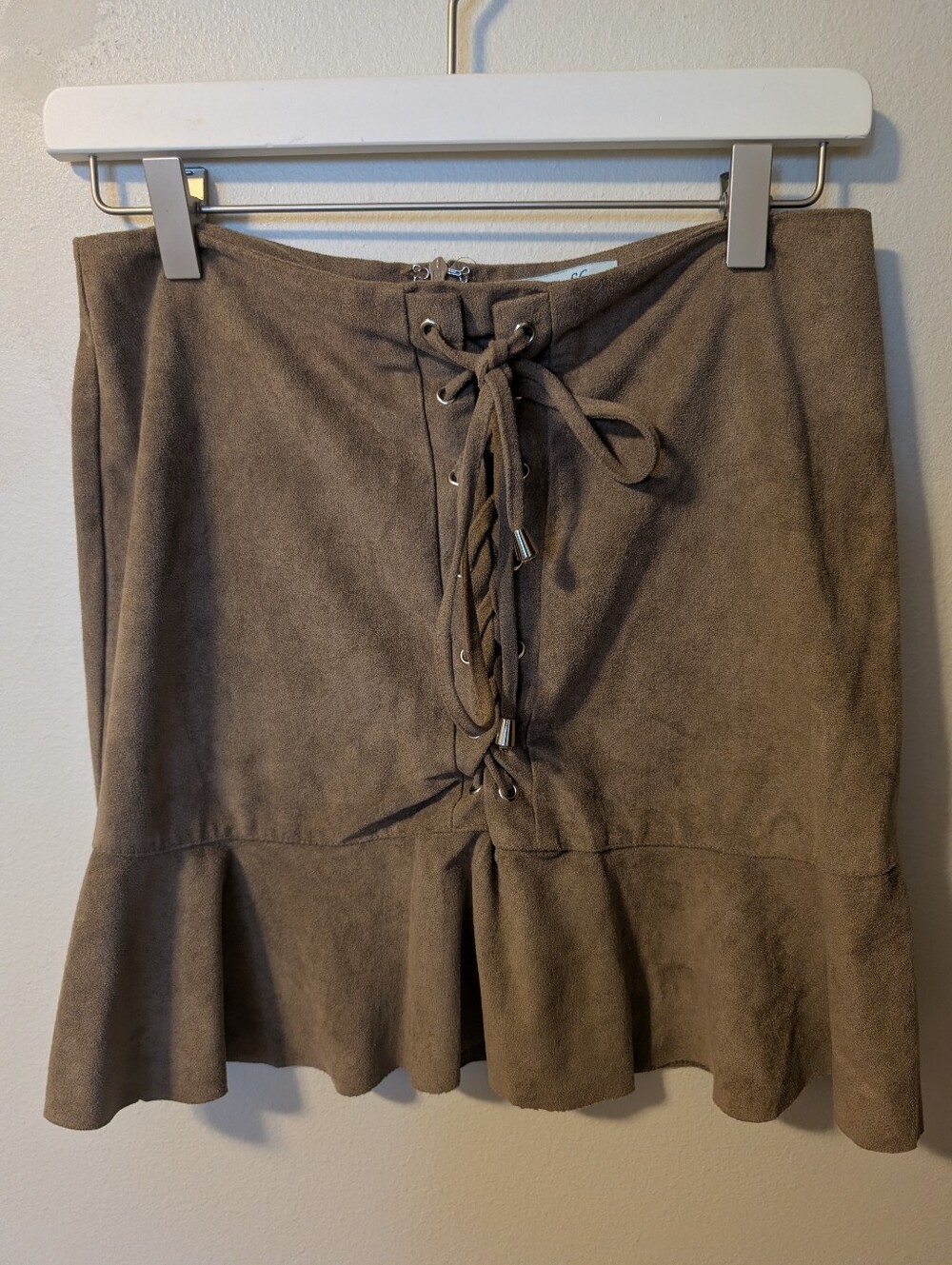 She + Sky Taupe Lace-Up Ruffle Mini Skirt Size Medium